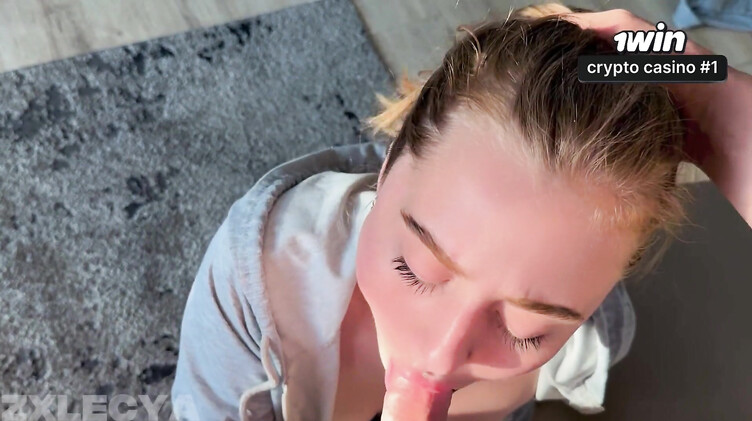 В трусиках: Пришла в гости к подруге и насладилась членом ее брата