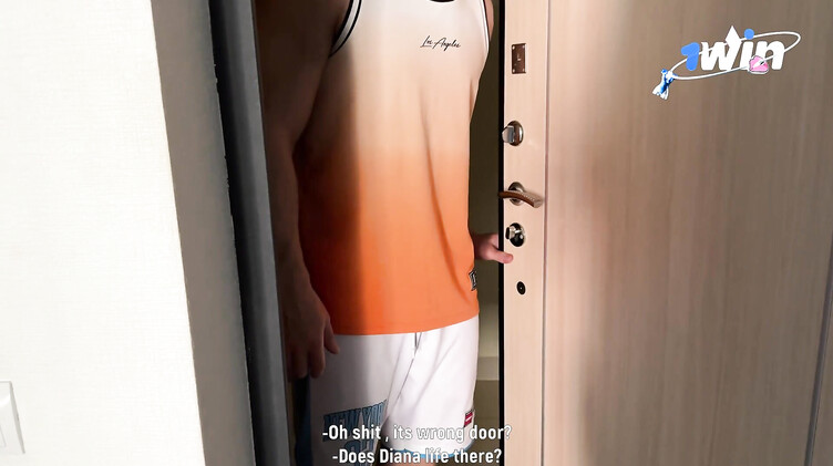 Лижет яйца: Перепутал двери и был трахнут соседкой по общаге