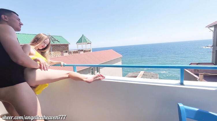 Angelica Heaven: Анжелика обоссалась после траха на балконе с видом на море