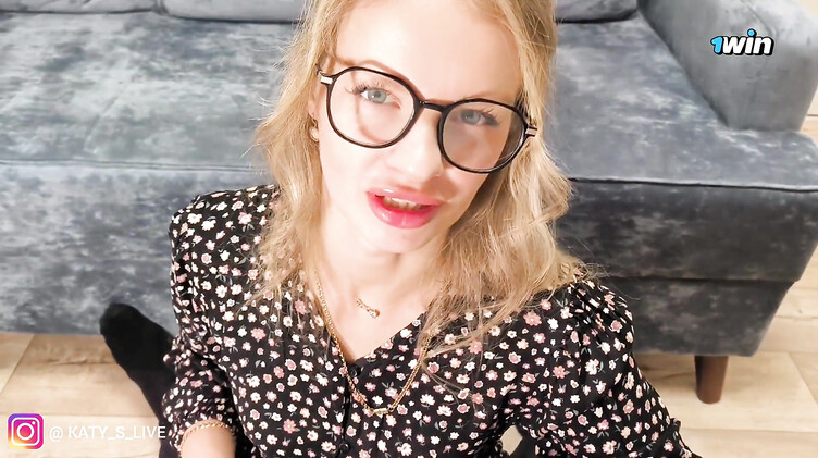 Психолог в очках при помощи секс практики со связыванием исцелила клиента