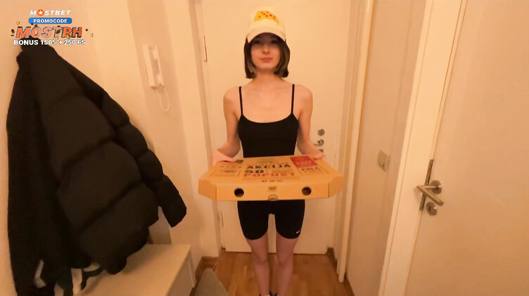 Курьер: Отсос члена и перепихон курьерши под угрозой увольнения