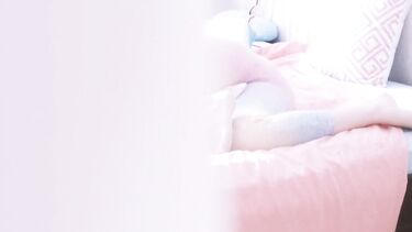 Возбужденная просмотром порно девушка берет за щеку болт сводного брата