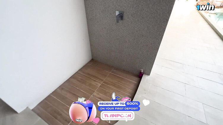 Тори Свитти сосет хуй в душе папику за отдых на вилле