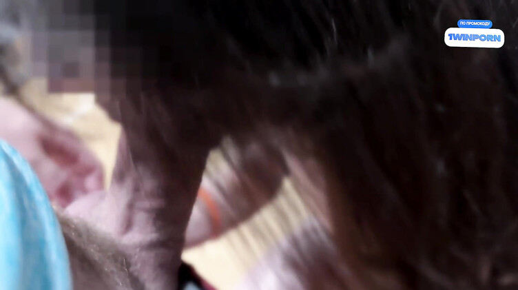 Тренер на фитболе выебал девчонку в подсобке фитнес клуба