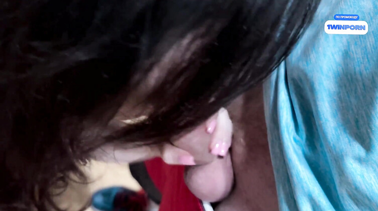 Тренер на фитболе выебал девчонку в подсобке фитнес клуба