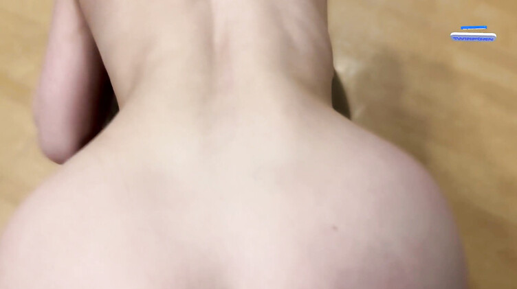 Тренер на фитболе выебал девчонку в подсобке фитнес клуба