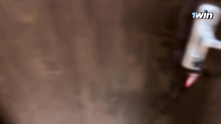 Спортсменки: Тренер на фитболе выебал девчонку в подсобке фитнес клуба