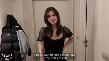 18-летняя именинница сосет сводному брату и скачет на подаренном дилдо