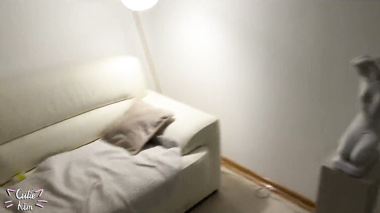 18-летняя именинница сосет сводному брату и скачет на подаренном дилдо