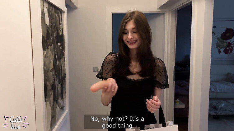 18-летняя именинница сосет сводному брату и скачет на подаренном дилдо