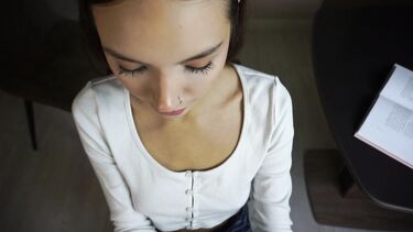 Одноклассник отодрал школьницу перед выпускным экзаменом