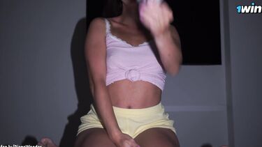 Ночные скачки на хуе в презервативе сводной сестры