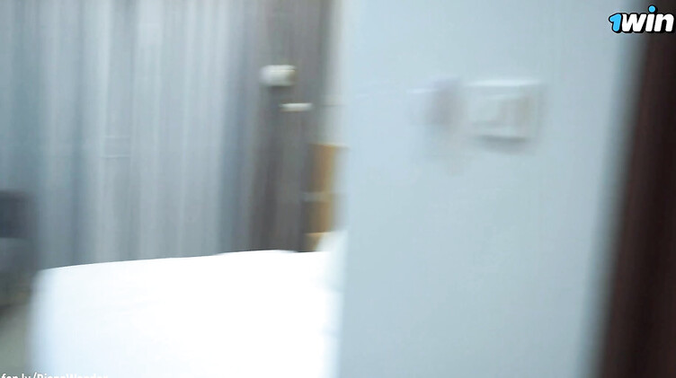 Косички: Ночные скачки на хуе в презервативе сводной сестры