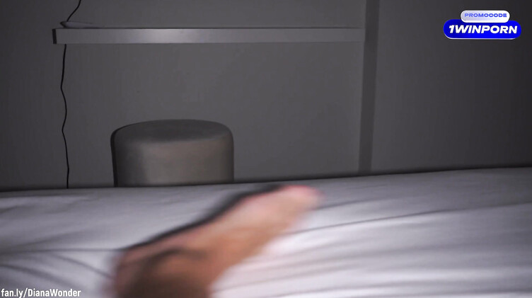 Ночные скачки на хуе в презервативе сводной сестры