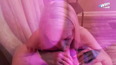 Курит кальян и ебется с другом мужа, пока тот скучает дома