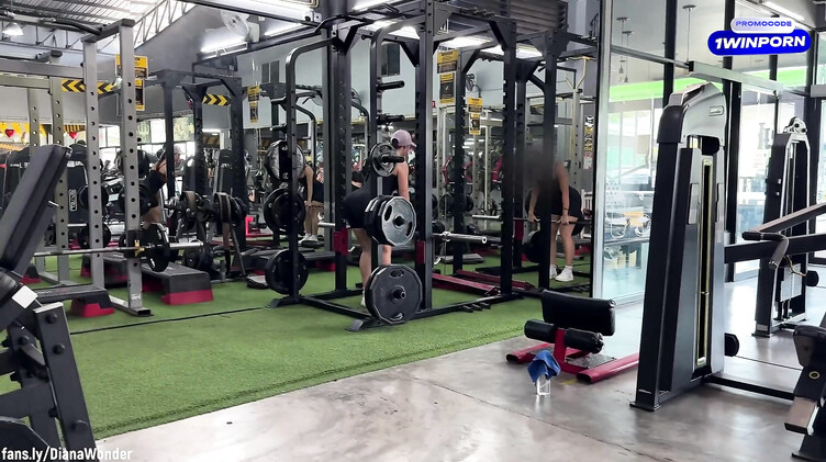 Снял боксершу в спортзале и отодрал ее дома