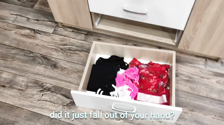 Помог смазливой соседке с недотрахом, пока муж на работе