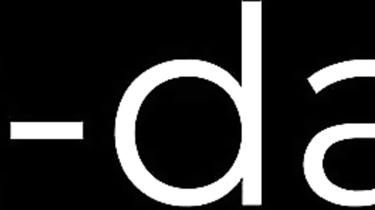 Белла Мур управляется с огромным членом парня с сайта знакомств