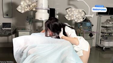 Пациент с большим хуем ебет на операционном столе свою докторшу