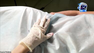 Пациент с большим хуем ебет на операционном столе свою докторшу