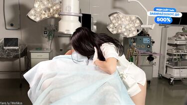 Пациент с большим хуем ебет на операционном столе свою докторшу