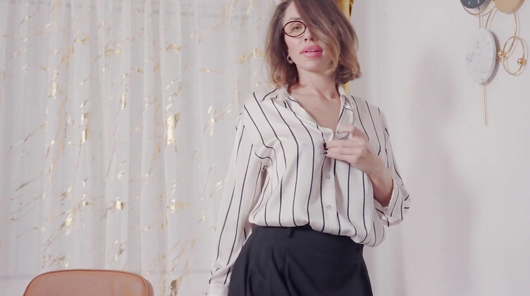 Пасынок трахает в большую жопу свою сексуальную мачеху в колготках