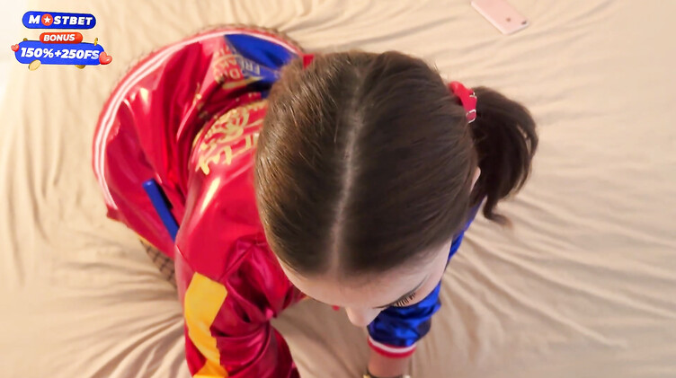 Парень в маске ебет в рот и киску русскую Харли Квинн