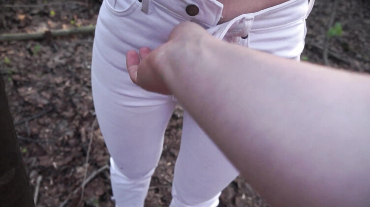 AlexaMills: Застройщик дал на клык и трахнул в лесу прикованную эко-активистку