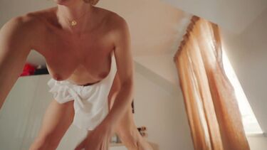 Отсосала хуй спящему пасынку, пока муж в соседней комнате