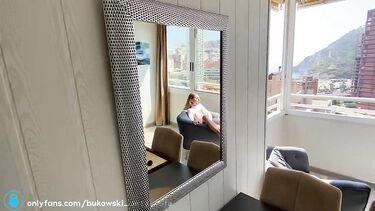 Муж застукал жену за мастурбацией на балконе и оттрахал ее киску