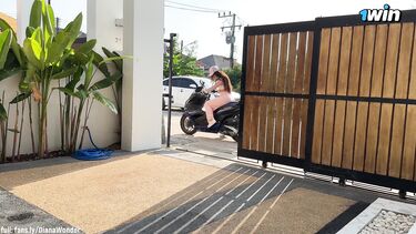 Мотоциклистка тверкает на большом хуе соседа