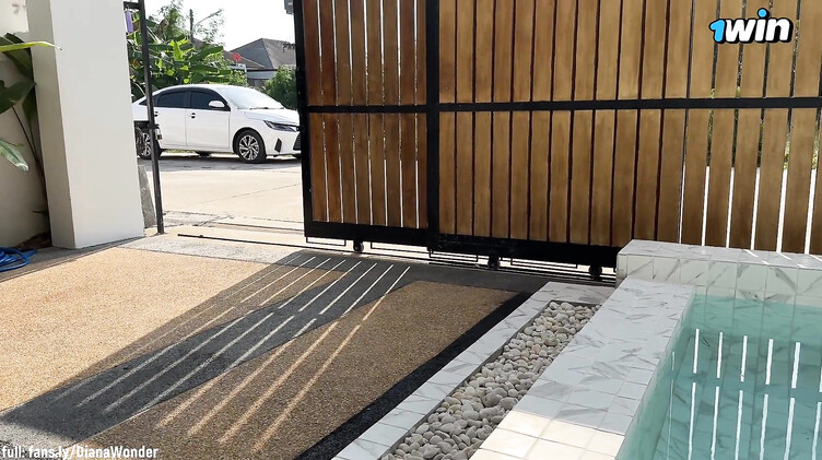 Мотоциклистка тверкает на большом хуе соседа