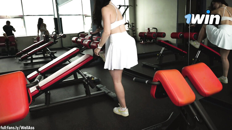 Тренер отодрал в постели фитоняшку  из спортзала