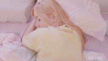 Поводил членом по губам спящей и накончал в пизду