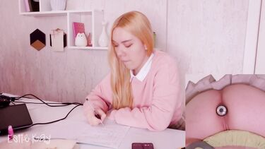 Сводный брат отшлепал и трахнул в попку рассеянную сводную сестренку