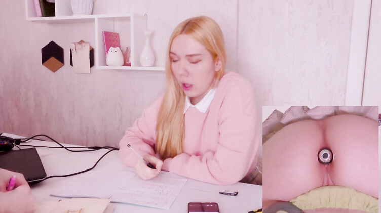 Сводный брат отшлепал и трахнул в попку рассеянную сводную сестренку