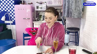 Отодрал русскую жопастую именинницу на ее День рождения