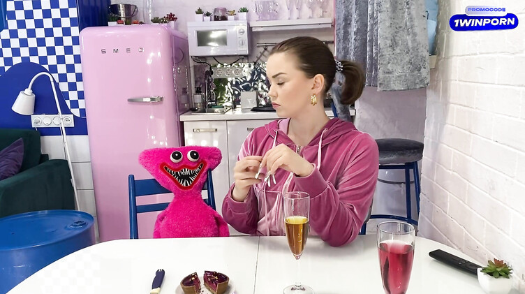 Отодрал русскую жопастую именинницу на ее День рождения