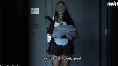 Богатый качок дерет пышнозадую служанку в униформе