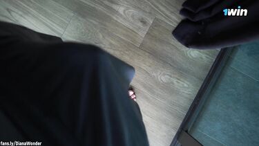 Богатый качок дерет пышнозадую служанку в униформе