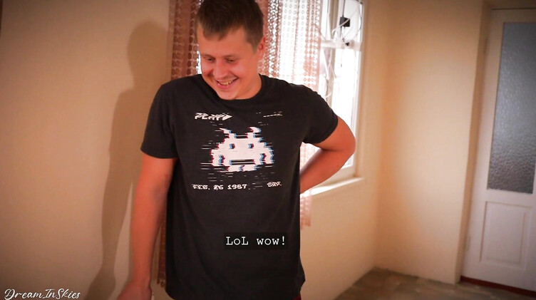 DreamInSkies: Русский мужик трахает стоя застрявшую подругу с красивой задницей