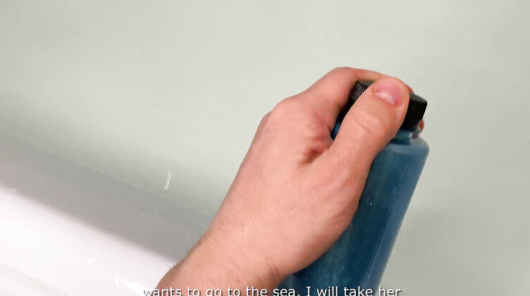 Русская глупышка вместо поездки на море трахается в ванной с парнем