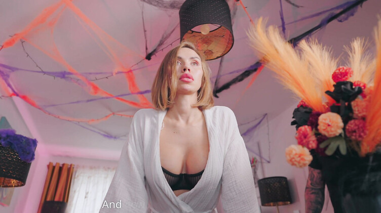 Силиконовая русская мачеха застыла на Хэллоуин и пасынок воспользовался ее киской и жопой