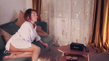 Пасынок вместо просмотра фильма трахнул красивую сисястую мачеху