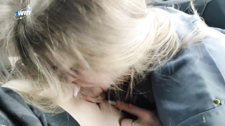 Отсосала и глотнула сперму водителя за поездку автостопом