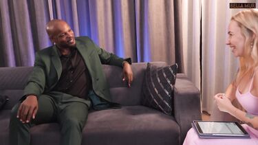 Негр натягивает на кастинге русскую блонду с большими силиконовыми буферами