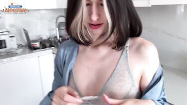 Пришла за солью, а получила соседкий хуй за щеку и в пизду