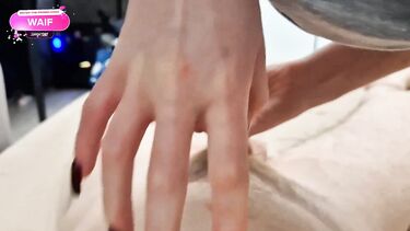 У девки овуляция и ей срочно нужно поебаться