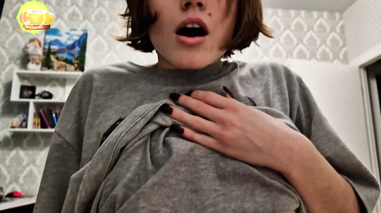 У девки овуляция и ей срочно нужно поебаться