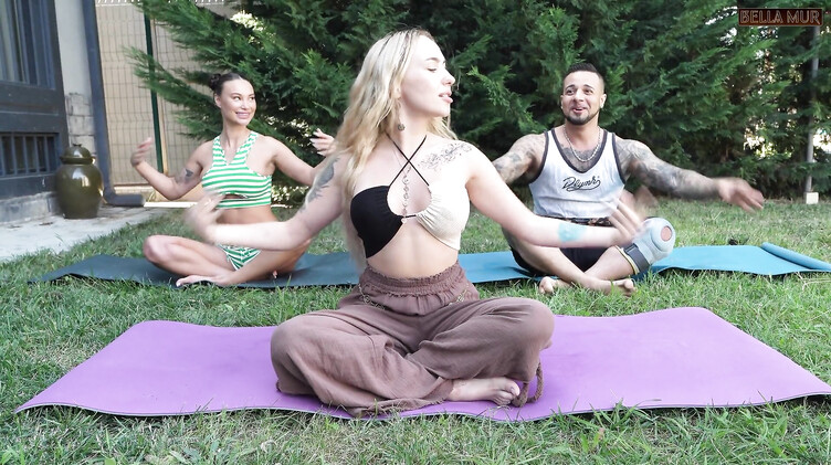 ЖМЖ: Инструкторша йоги развела клиентов на еблю ЖМЖ